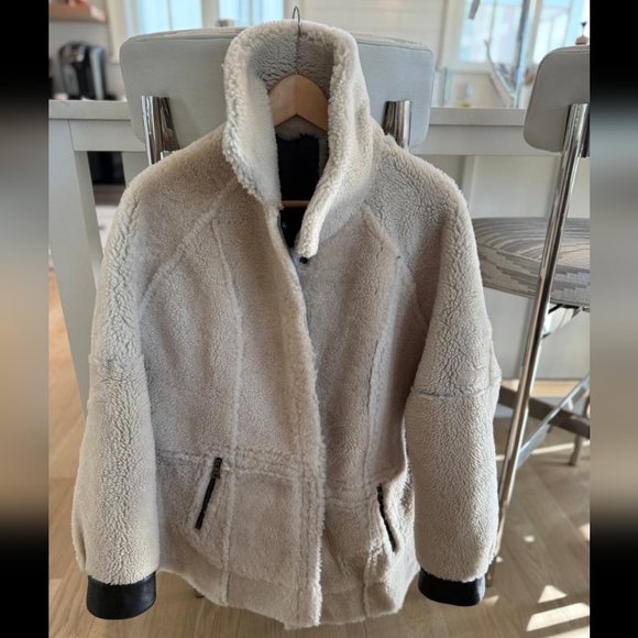 HiSO FRACTAL REVERSIBLE SHEARLING JACKET IN BLACK/BEIGE NAPPA - Picture 9 of 13